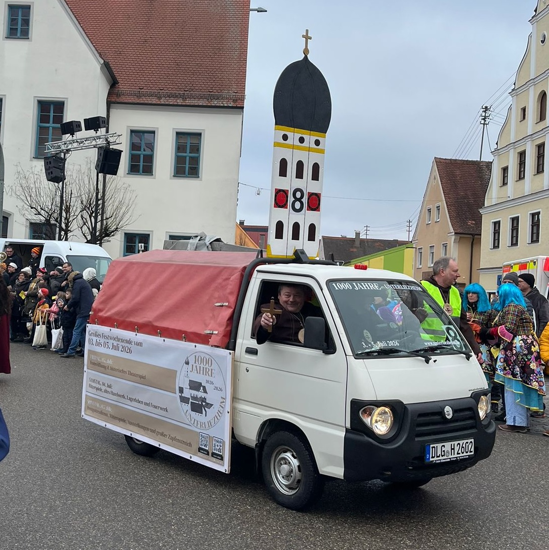 Beim Faschingsumzug in Höchstädt waren wir als bunte Truppe dabei