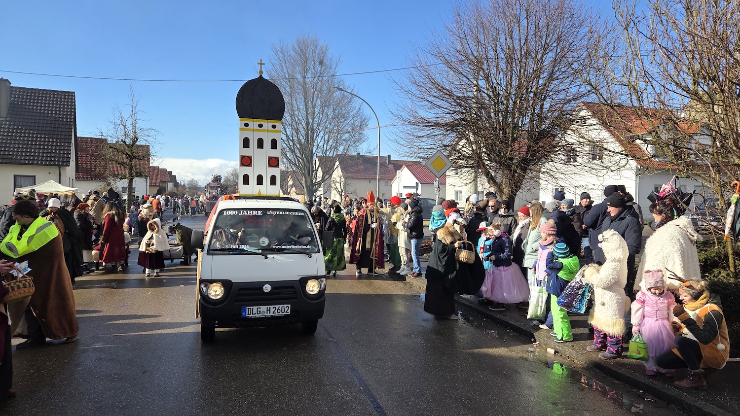 Beim Faschingsumzug in Höchstädt waren wir als bunte Truppe dabei