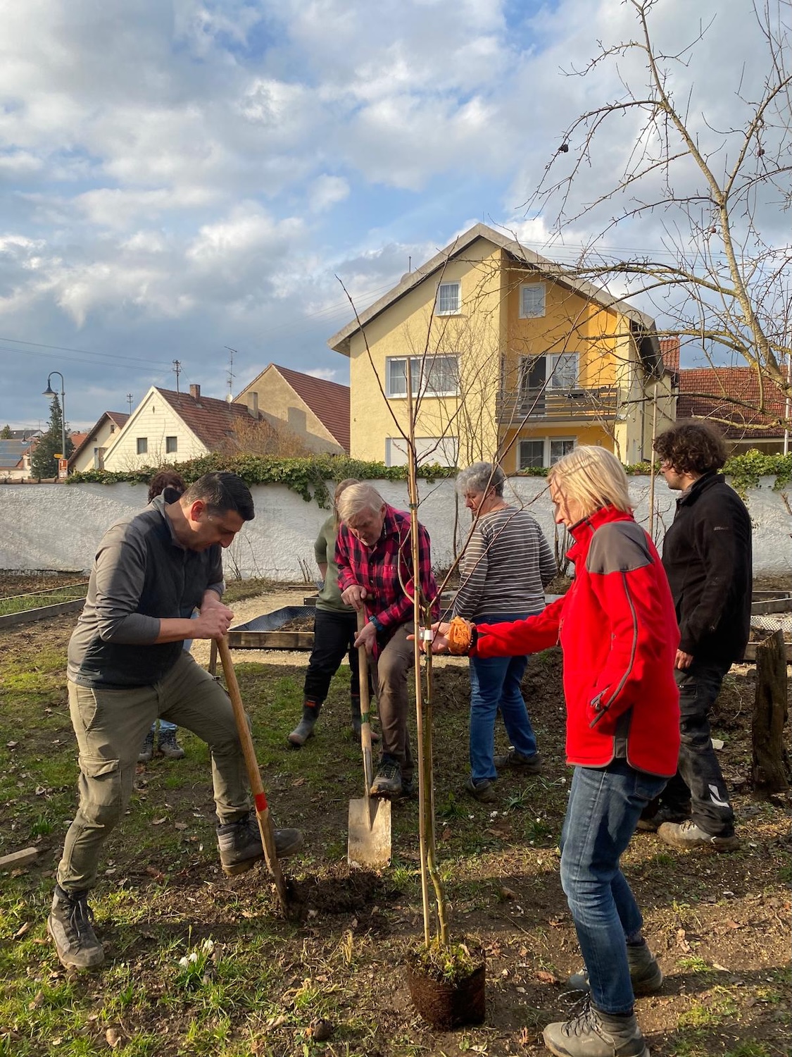 Auch im Pfarrgarten wurden Bäume gepflanzt